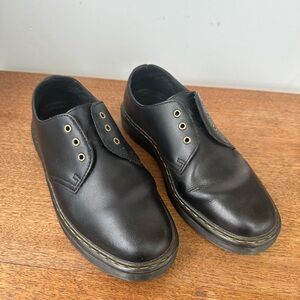 Classic Dr. Martens Zavala Lo - black  Leather oxfords - women’s 8, men’s 7